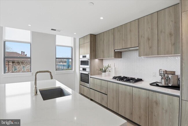 Building Photo - 1201 N Royal St