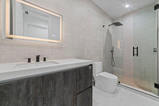 Building Photo - 1314 NE 13th Ave