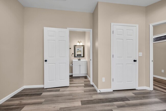 Building Photo - 1911 9th Ave N