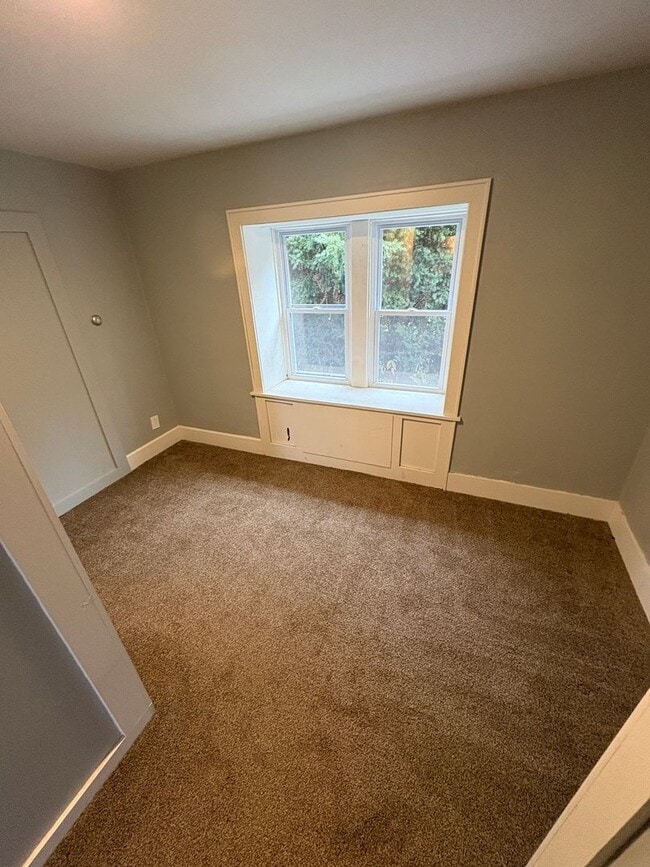 Building Photo - Spacious 4-Bedroom Akron Home with Garage | Open House Feb 5