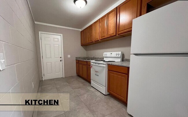 Building Photo - 2 Bedroom, 1 Bath in The Lyon St. Neighborhood - Coming Soon!