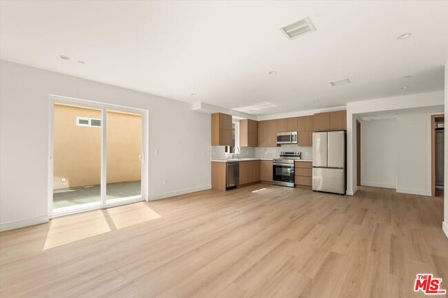 Building Photo - 5910 Mammoth Ave