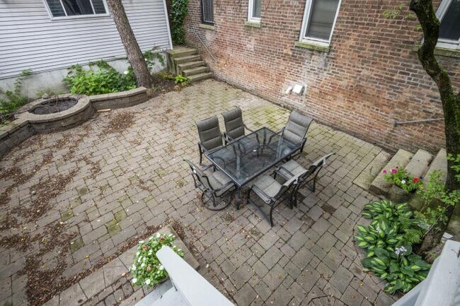 Building Photo - 5 bedroom in Chicago IL 60614