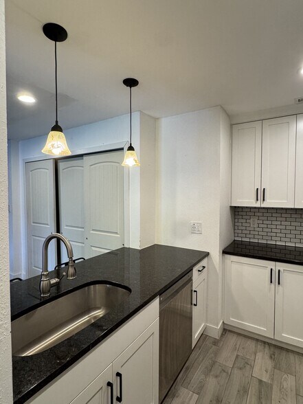 Building Photo - 110 S 800 E