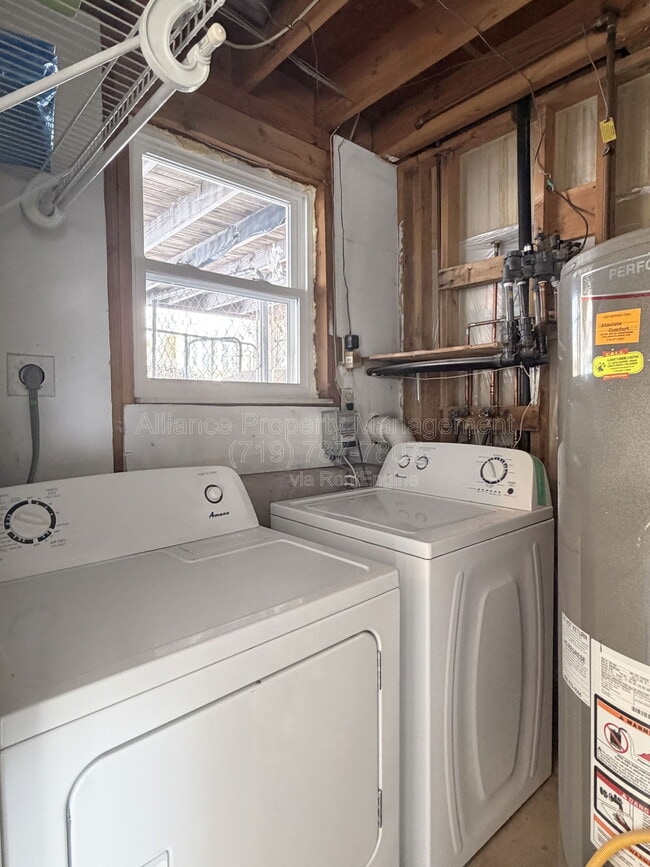 Building Photo - 3280 El Canto Dr