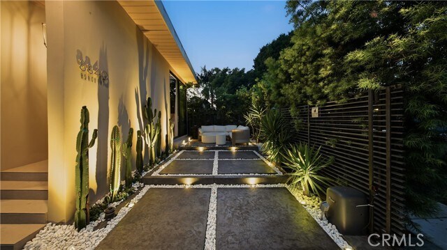 Building Photo - 8840 Ashcroft Ave