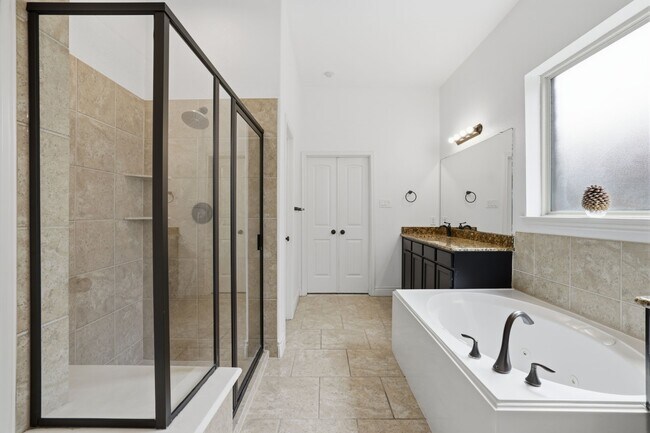 Building Photo - 135 Deerfield Meadow Dr