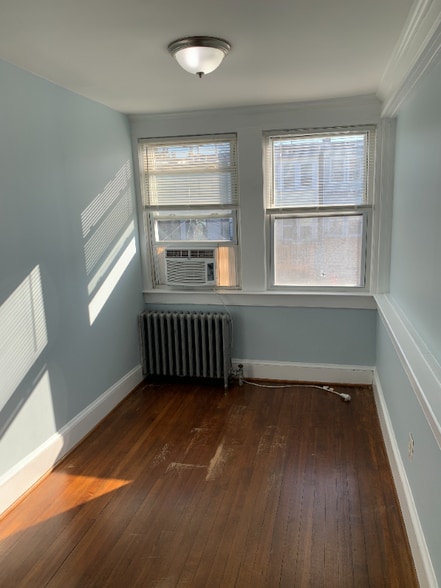 Building Photo - 1533 Isherwood St NE