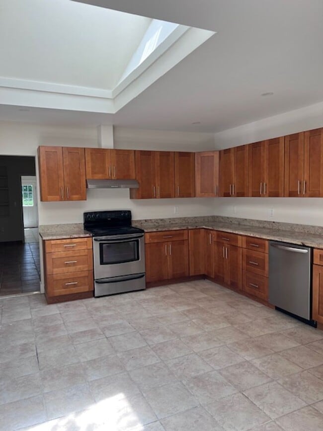 Building Photo - Large 4 bedroom, 2 1/2 bath home for rent in Ravena, NY on Rt 9W