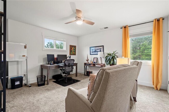 Building Photo - 175 STONELEDGE TRCE N