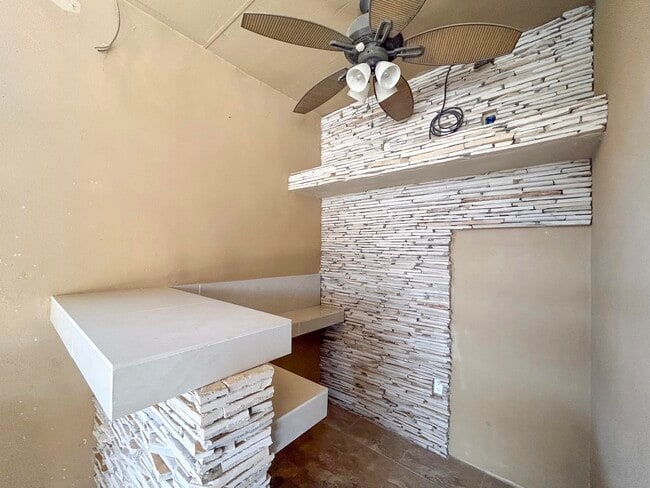 Building Photo - 601 Oleander St