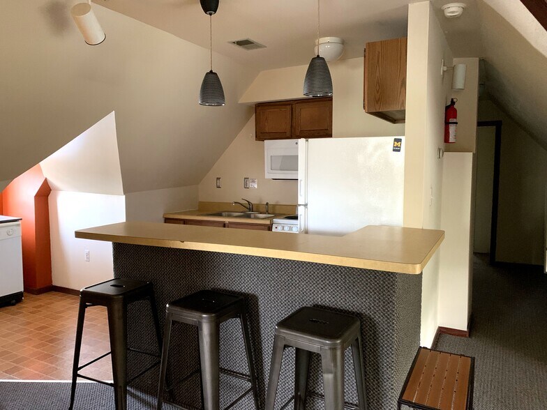 Building Photo - 315 Packard St