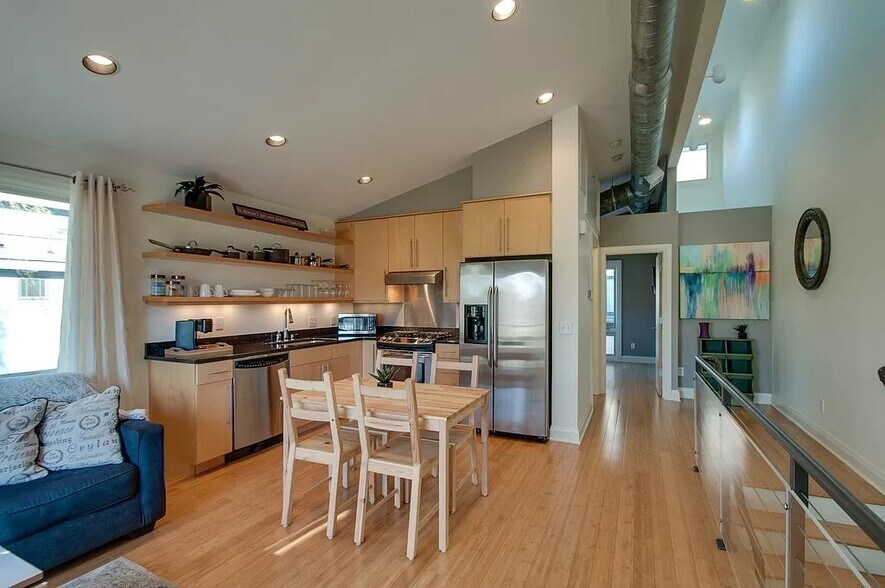 Dine-in kitchen with high ceilings and lots of light. - 324 Van Buren St