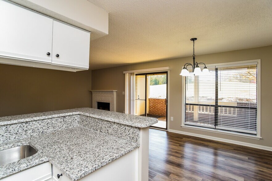 Building Photo - 7906 Greenside Ct