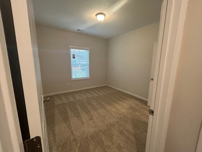 Building Photo - One Level Townhome