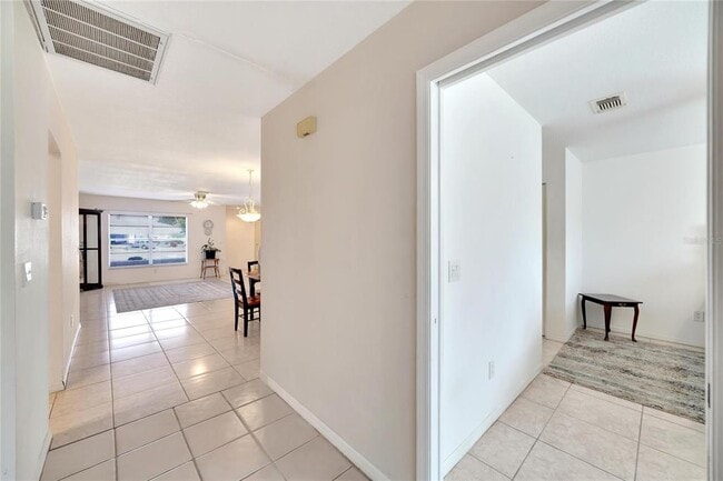 Building Photo - 114 Wintersong Ln