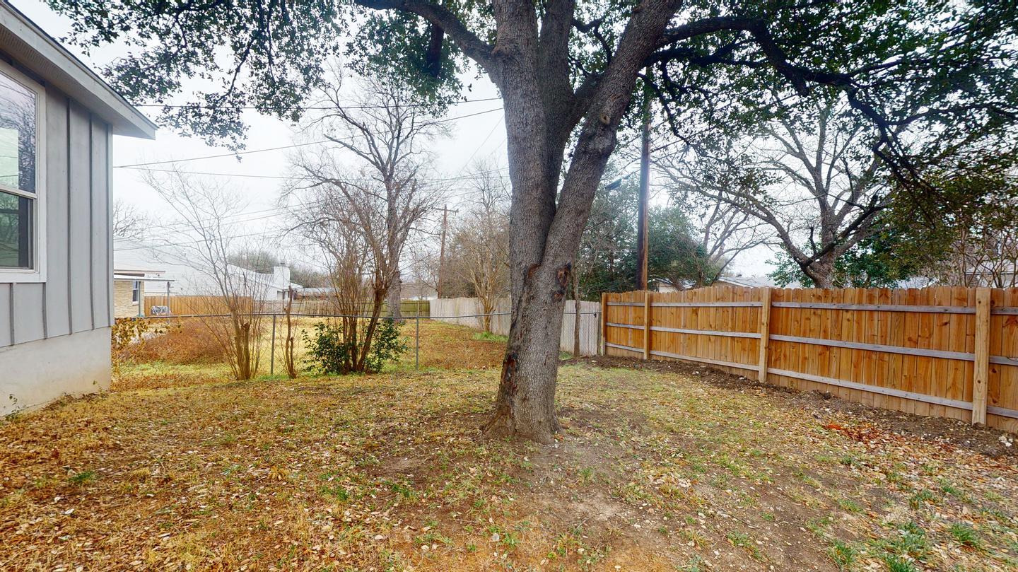 Building Photo - Stunning Ridgeview home close to North Star Mall