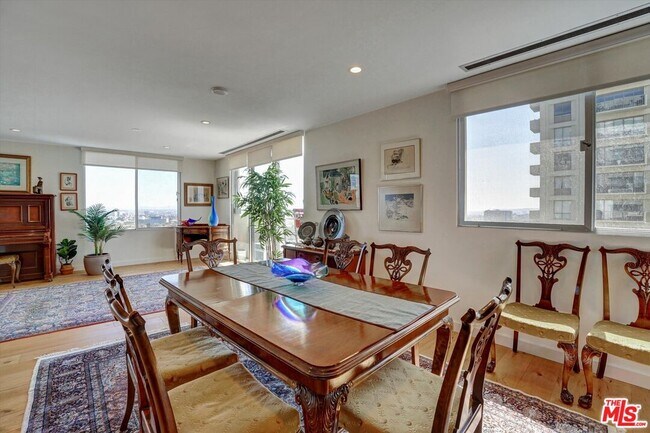 Building Photo - 2160 Century Pk E