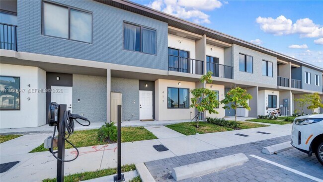 Building Photo - 417 NW 13 Ct