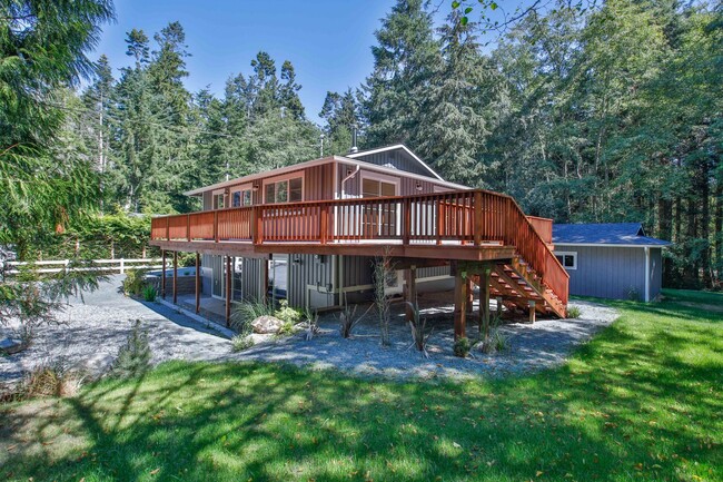 Building Photo - Beautiful Home In Langley with Private Bea...