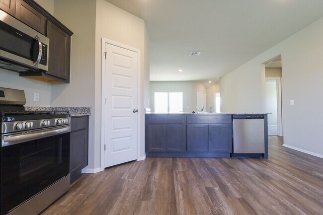Building Photo - Stunning New Construction Home 4 Bed 2 Bath in Bixby!