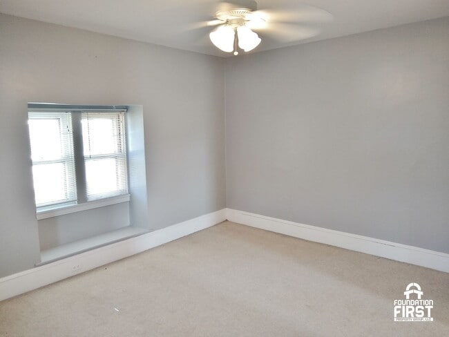 Building Photo - 5 Bed / 2 Bath Single Family Duplex