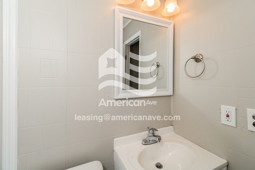 Building Photo - 212 Woodcrest Dr
