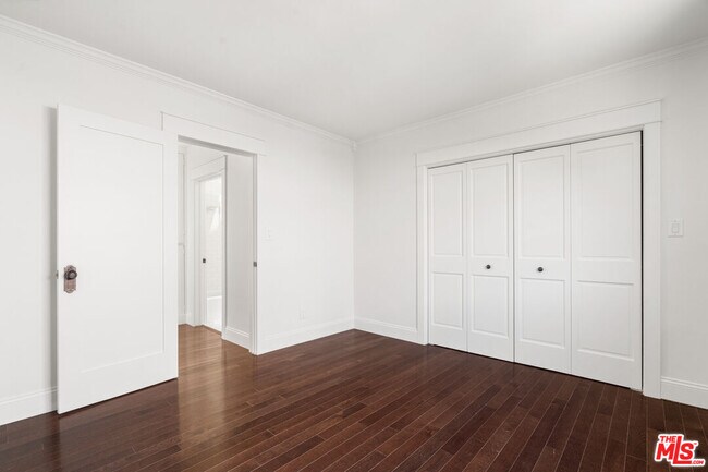 Building Photo - 2347 Parnell Ave