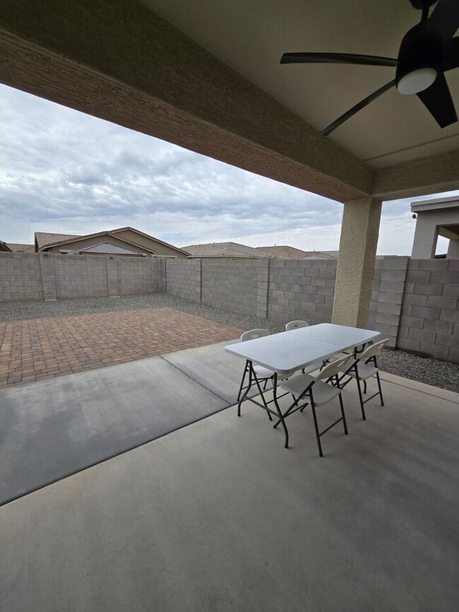 Building Photo - 3 Bedroom, 2 Bath Available Plus a Den!!! ...