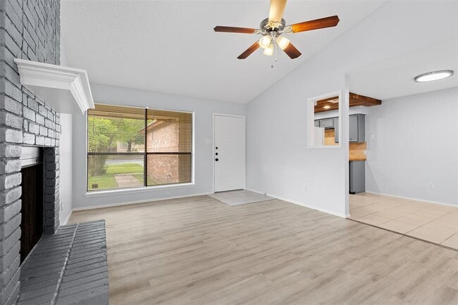 Building Photo - 618 Rollingway Dr