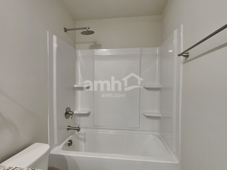 Building Photo - 3160 Emberly Dr