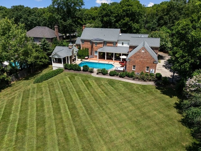 Building Photo - Extremely RARE opportunity in Green Hills