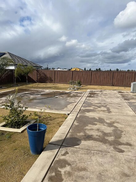 Building Photo - 630 Golden Violet Way