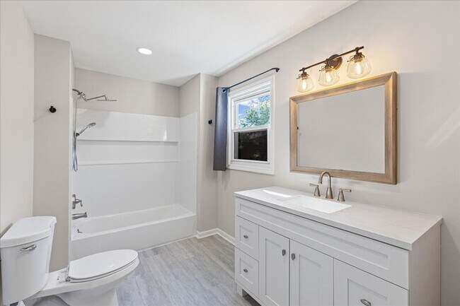 Building Photo - 116 Barclay Dr