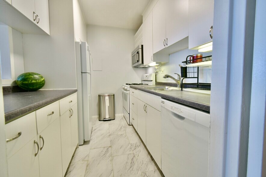 Building Photo - 6 Whittier Pl