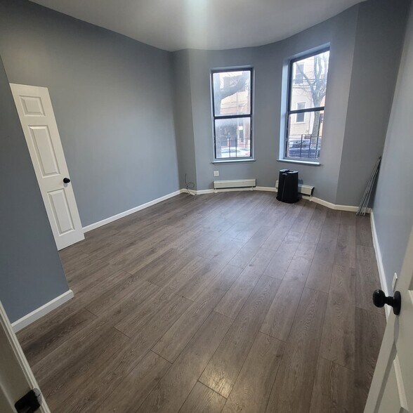 Building Photo - 1233 Union Ave