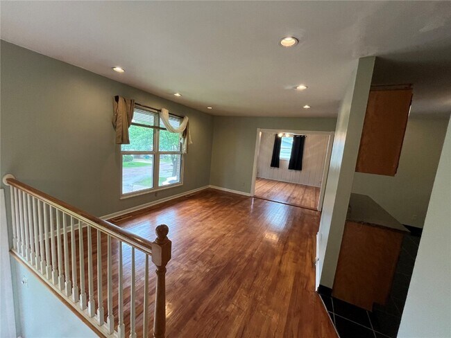 Building Photo - 1054 Woodland Trails Dr