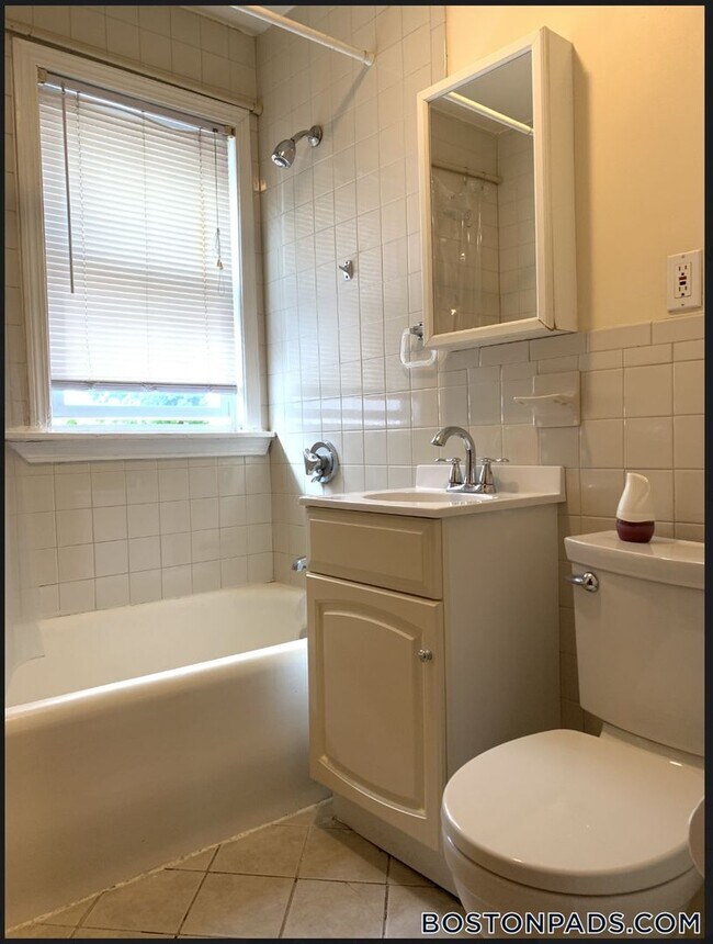 Building Photo - 189 Calumet St