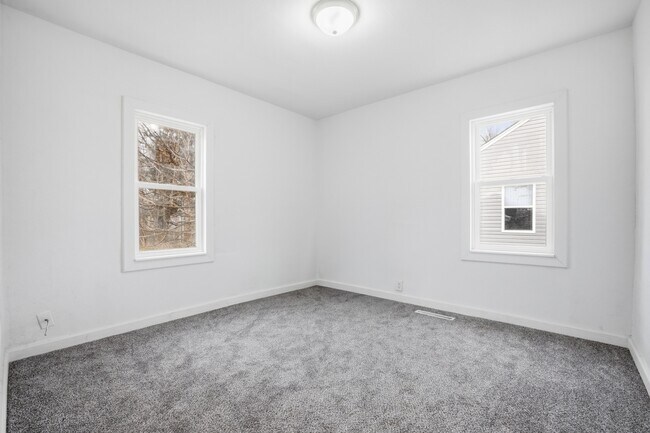 Building Photo - 1614 W 18th St