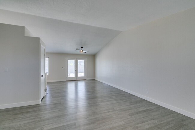 Building Photo - Charming Single-Story 3 bed Home with RV P...