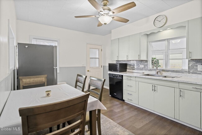 Building Photo - 234 Osborne Rd