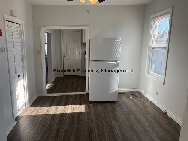 Building Photo - 21 Kenyon Ave