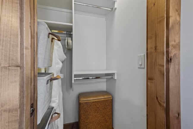 Building Photo - 18 Spur Dr