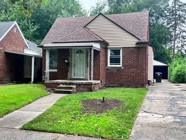 Building Photo - 20261 Glastonbury Rd