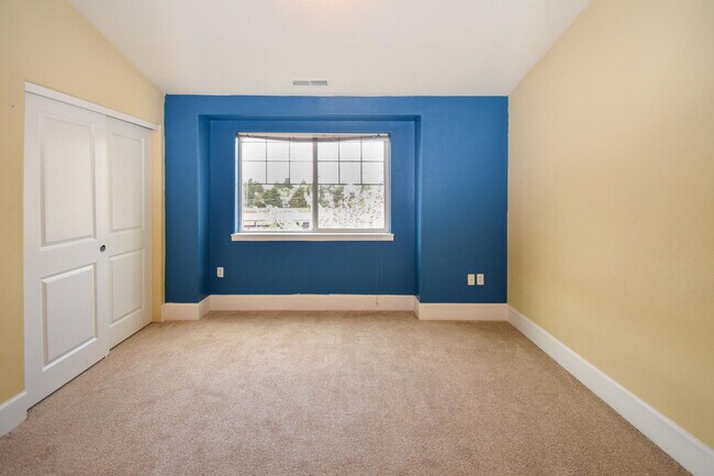 Building Photo - 18465 SW Stepping Stone Dr