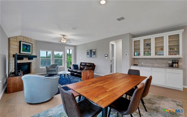 Building Photo - 1649 Ranch House