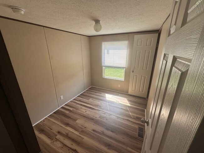 Building Photo - 2208 Cattail Cir