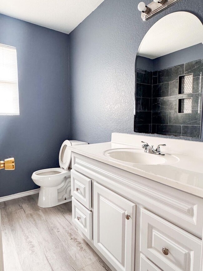 Building Photo - 4 bedroom, 2.5 bath close to Ft. Hood