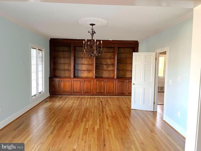 Building Photo - 9809 Hall Rd