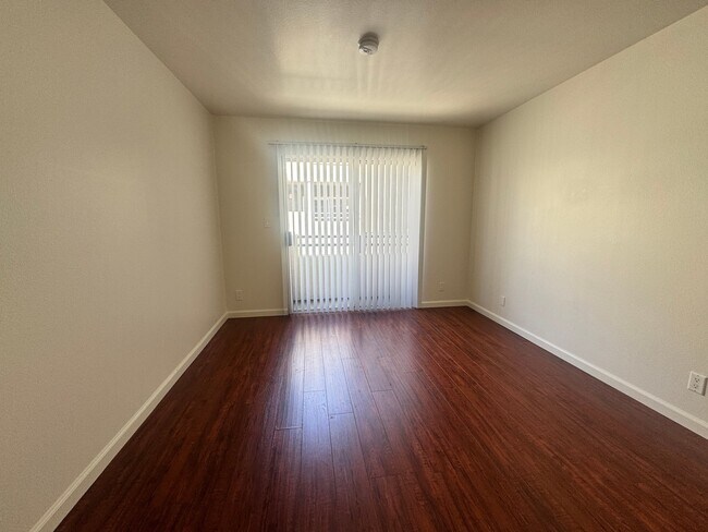 Building Photo - 13012 Riverside Dr